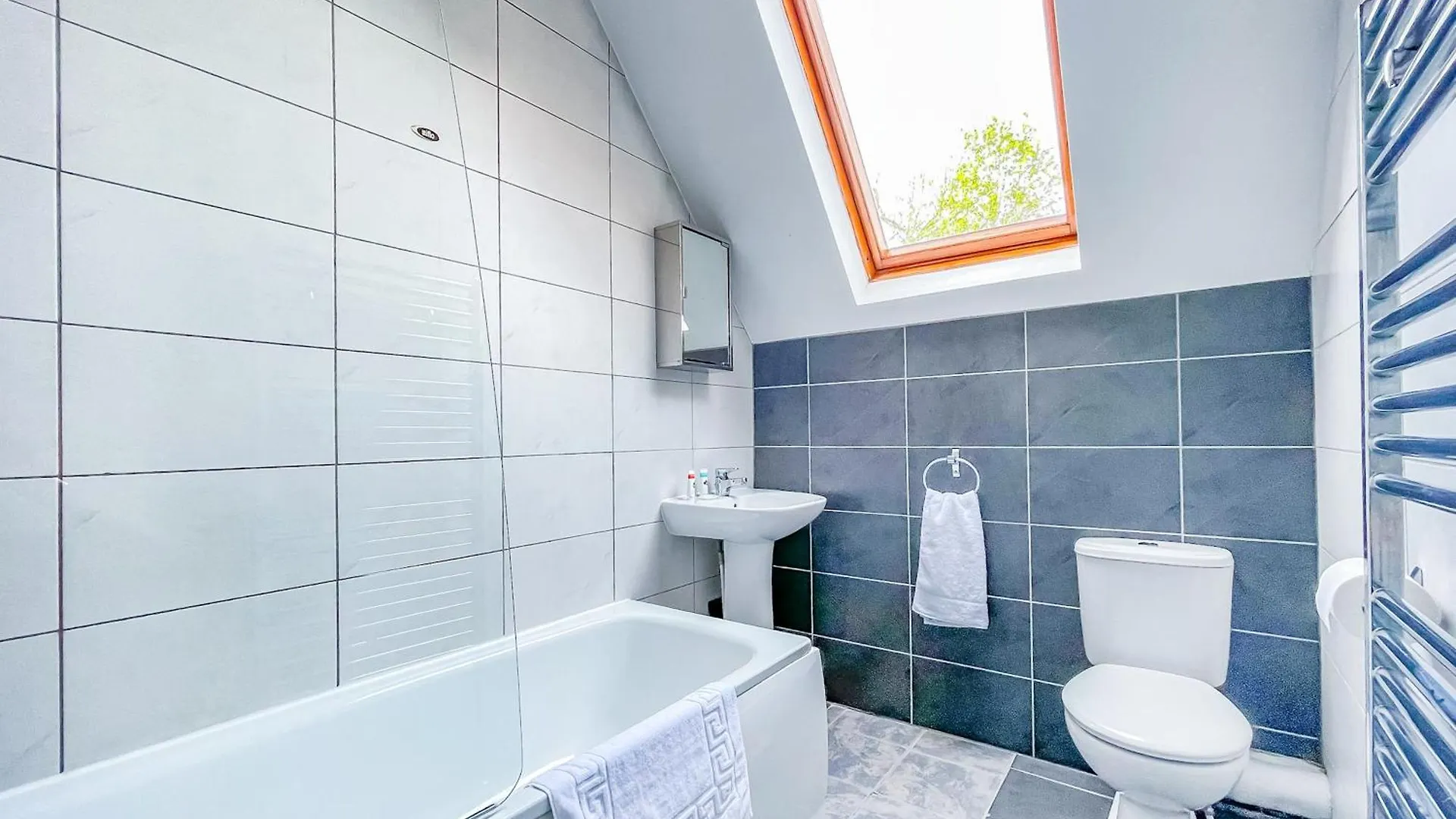 Habitación en casa particular *Rf9Bc* For Your Most Relaxed & Cosy Stay + Free Parking + Free Fast Wifi * Leeds